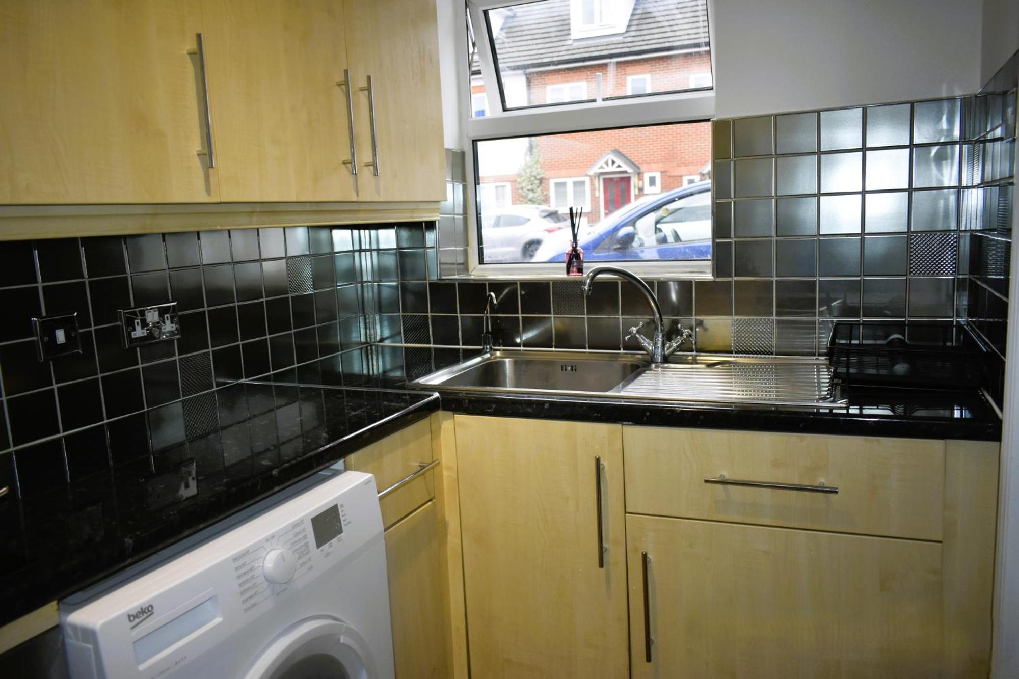Luxury 2 Bed House With 3 Beds,3 Free Parking Lot In Dartford Near Town Centre, Adjacent Bus Stop, Train Station, Bluewater Mall, 25Mins To London City Airport,20 Miles From Central London 외부 사진