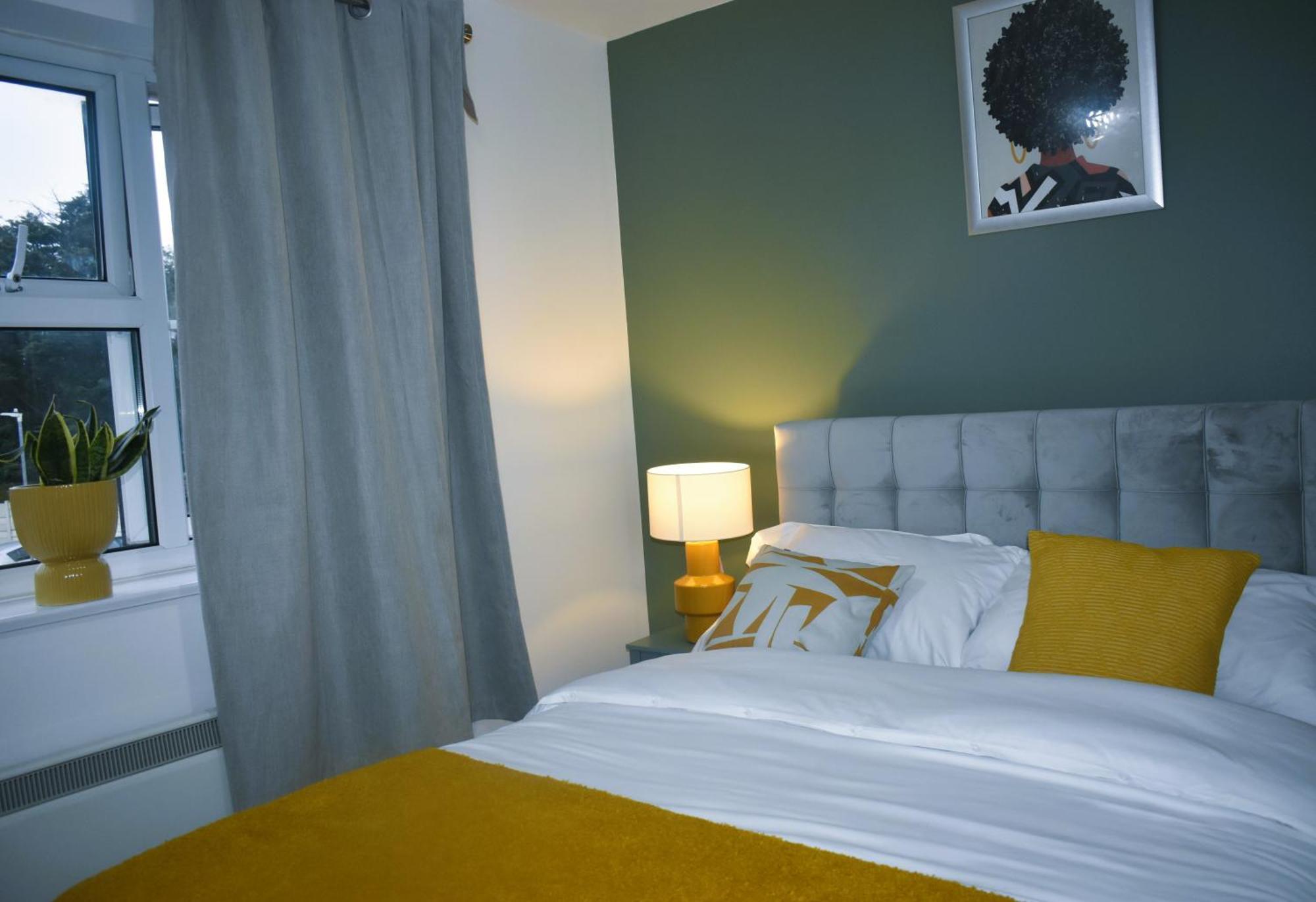 Luxury 2 Bed House With 3 Beds,3 Free Parking Lot In Dartford Near Town Centre, Adjacent Bus Stop, Train Station, Bluewater Mall, 25Mins To London City Airport,20 Miles From Central London 외부 사진