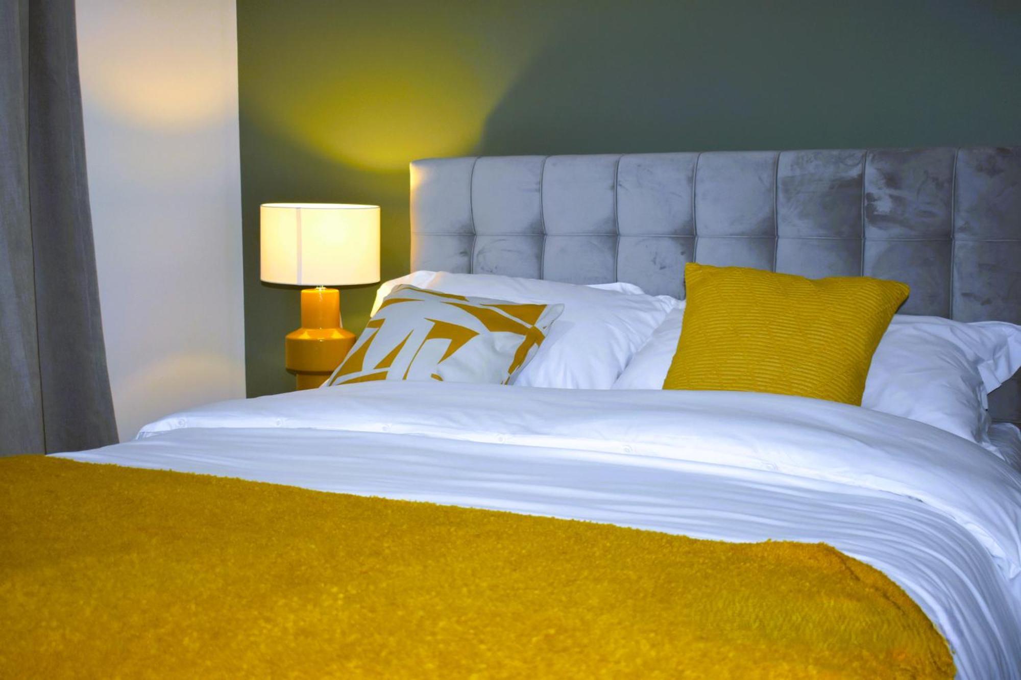 Luxury 2 Bed House With 3 Beds,3 Free Parking Lot In Dartford Near Town Centre, Adjacent Bus Stop, Train Station, Bluewater Mall, 25Mins To London City Airport,20 Miles From Central London 외부 사진