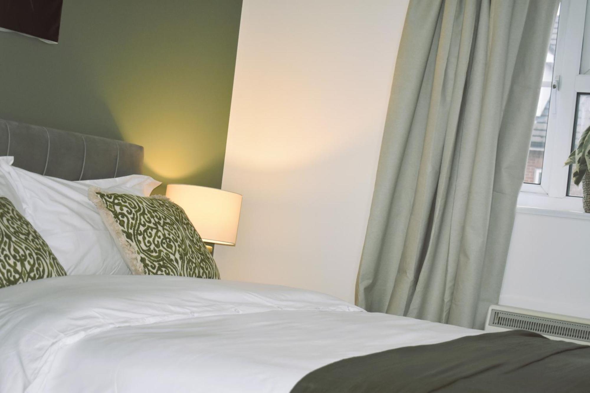 Luxury 2 Bed House With 3 Beds,3 Free Parking Lot In Dartford Near Town Centre, Adjacent Bus Stop, Train Station, Bluewater Mall, 25Mins To London City Airport,20 Miles From Central London 외부 사진