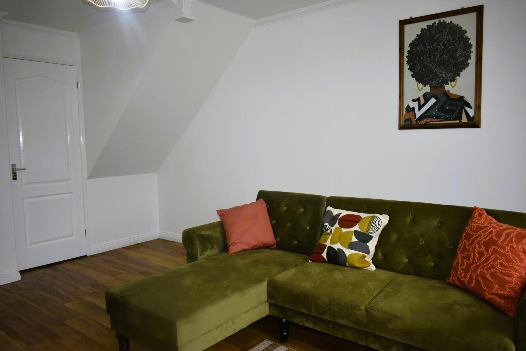 Luxury 2 Bed House With 3 Beds,3 Free Parking Lot In Dartford Near Town Centre, Adjacent Bus Stop, Train Station, Bluewater Mall, 25Mins To London City Airport,20 Miles From Central London 외부 사진