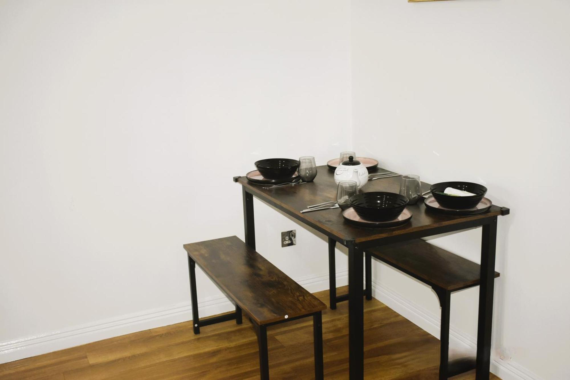 Luxury 2 Bed House With 3 Beds,3 Free Parking Lot In Dartford Near Town Centre, Adjacent Bus Stop, Train Station, Bluewater Mall, 25Mins To London City Airport,20 Miles From Central London 외부 사진